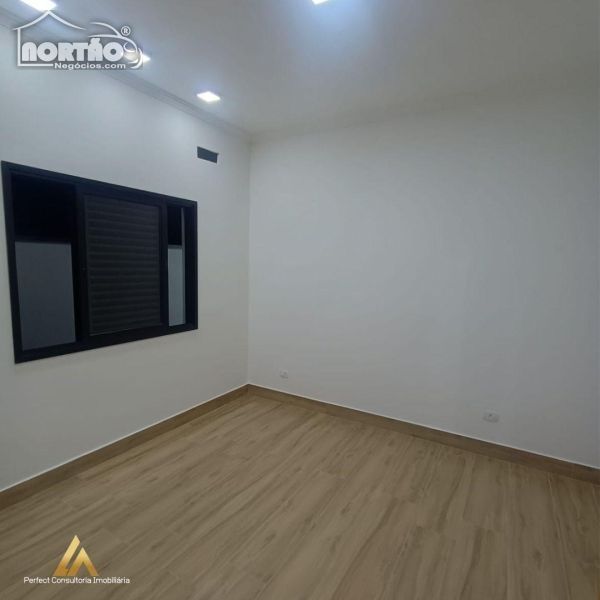 Casa à venda com 4 quartos, 190m² - Foto 8