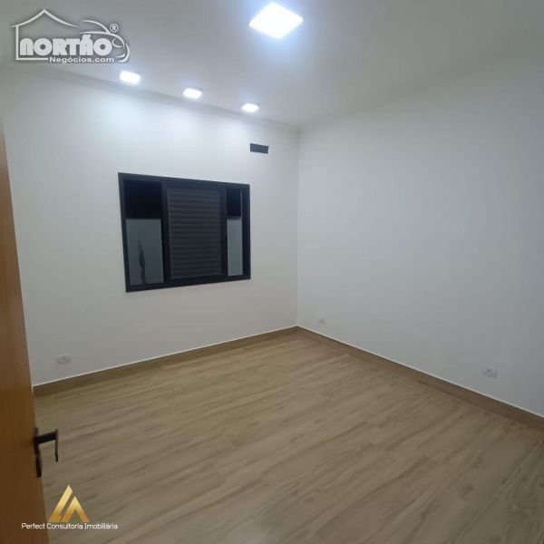 Casa à venda com 4 quartos, 190m² - Foto 9