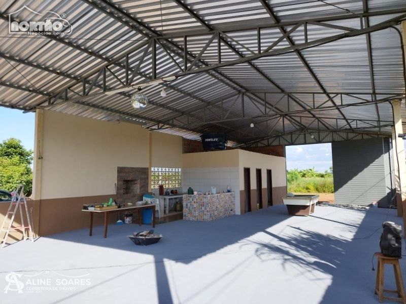 Casa à venda com 4 quartos, 2400m² - Foto 2