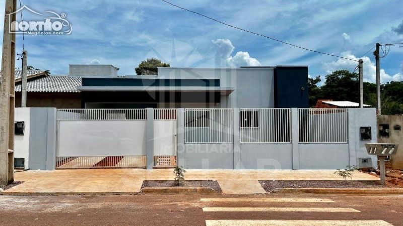 Casa à venda com 3 quartos, 108m² - Foto 1