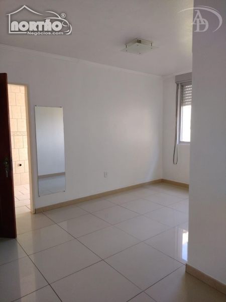 Casa à venda com 3 quartos, 55m² - Foto 2