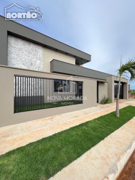 Casa à venda com 4 quartos, 134m² - Foto 2