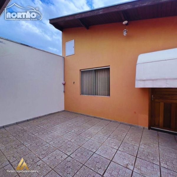 Casa à venda com 5 quartos, 250m² - Foto 3