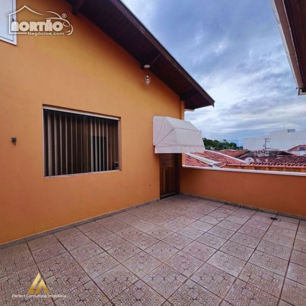 Casa à venda com 5 quartos, 250m² - Foto 4