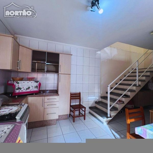 Casa à venda com 5 quartos, 250m² - Foto 8