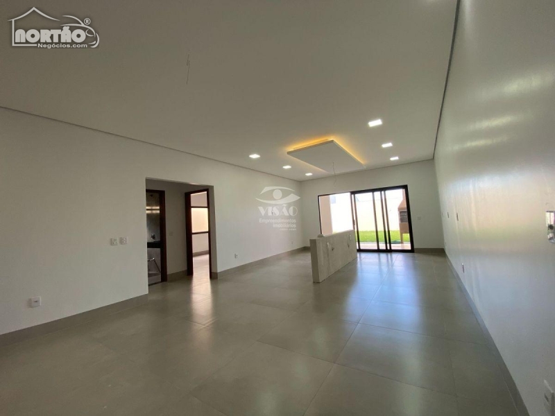 Casa à venda com 2 quartos, 159m² - Foto 4