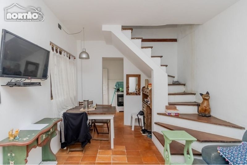 Casa à venda com 6 quartos, 239m² - Foto 6