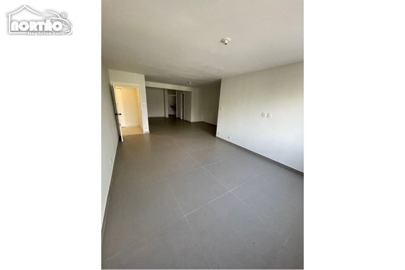 Casa à venda com 3 quartos, 137m² - Foto 1