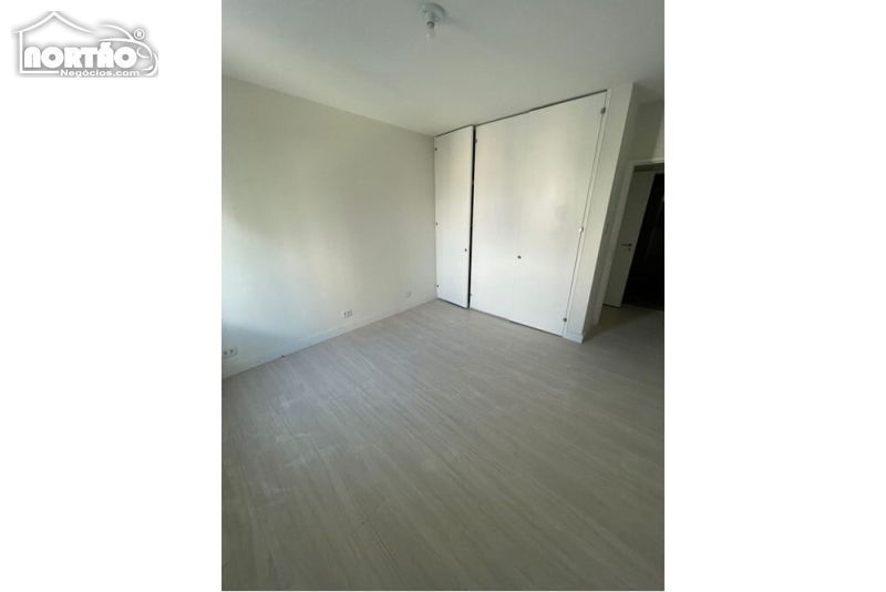 Casa à venda com 3 quartos, 137m² - Foto 2