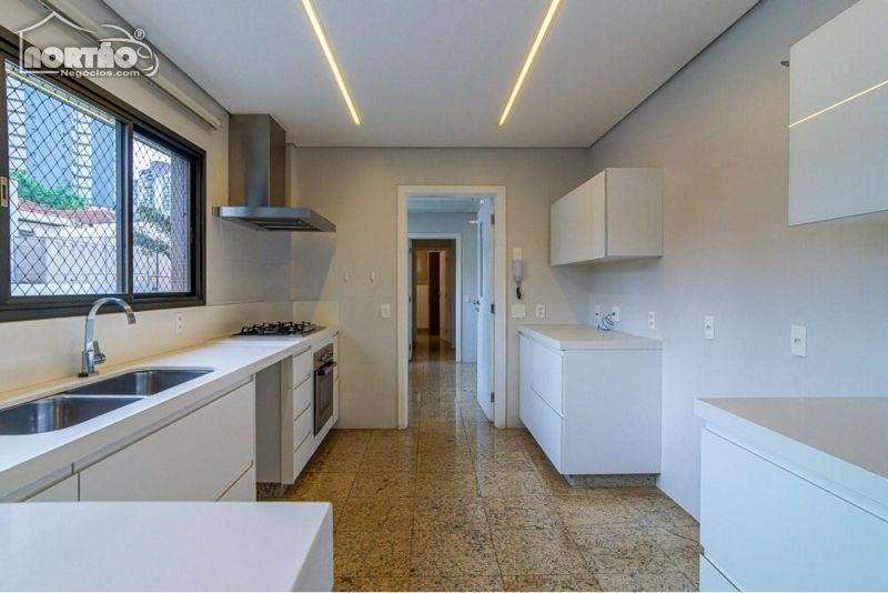 Casa à venda com 3 quartos, 287m² - Foto 4