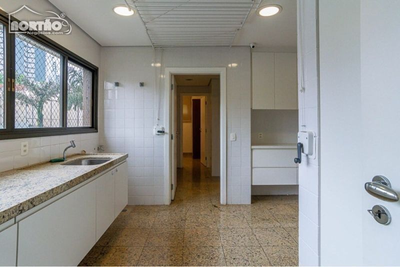 Casa à venda com 3 quartos, 287m² - Foto 8