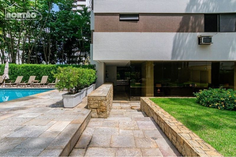 Casa à venda com 3 quartos, 287m² - Foto 10