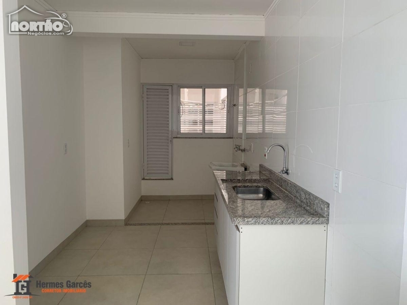 Casa à venda com 3 quartos, 60m² - Foto 3