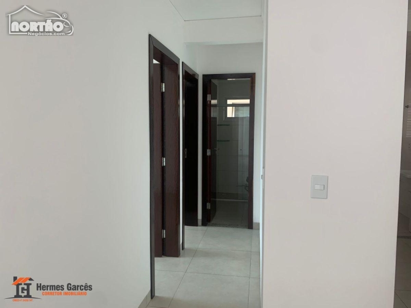 Casa à venda com 3 quartos, 60m² - Foto 4