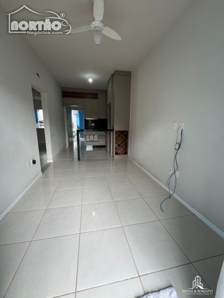 Casa à venda com 3 quartos, 100m² - Foto 4