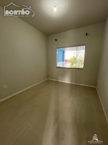 Casa à venda com 3 quartos, 100m² - Foto 5