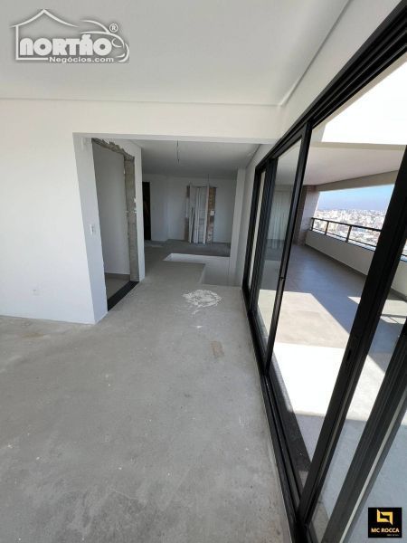 Casa à venda com 3 quartos, 322m² - Foto 2