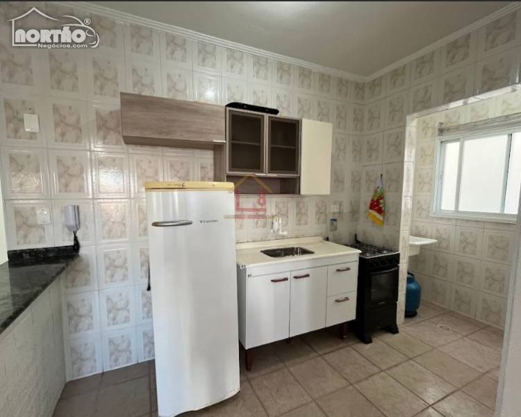 Casa à venda com 2 quartos, 58m² - Foto 5