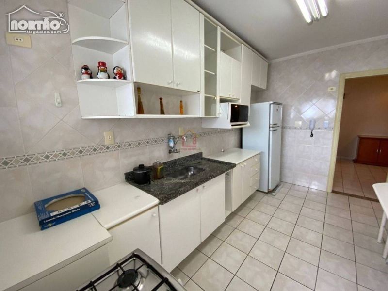 Casa à venda com 3 quartos, 62m² - Foto 2