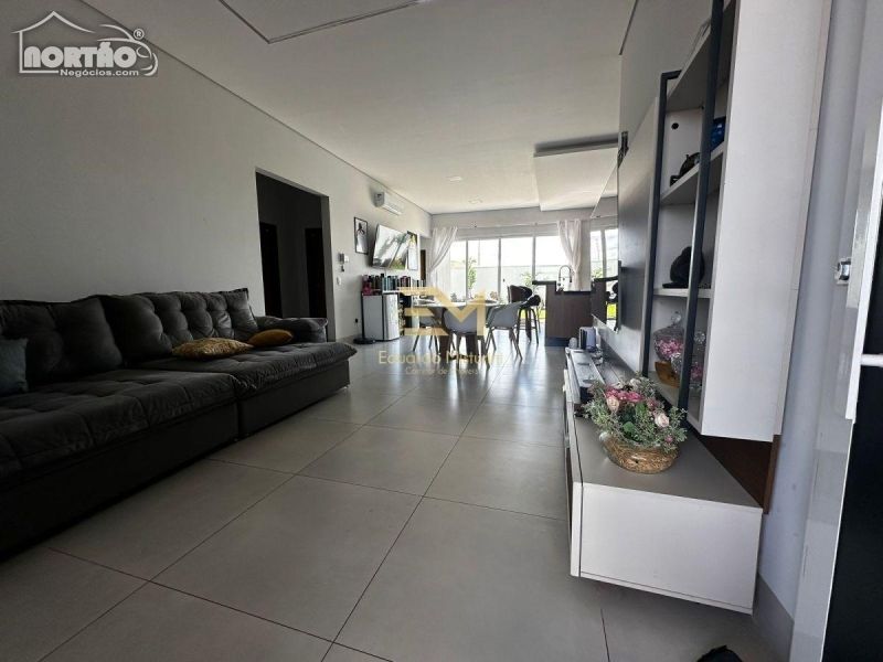 Casa à venda com 3 quartos, 168m² - Foto 3