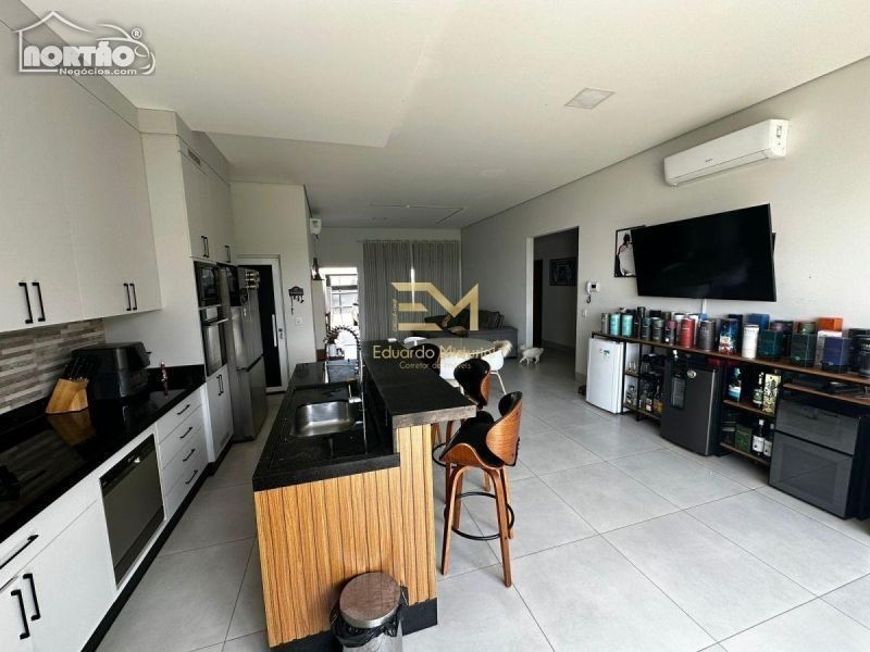 Casa à venda com 3 quartos, 168m² - Foto 6