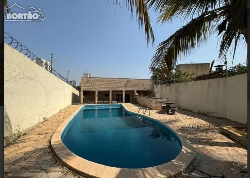 Casa à venda com 3 quartos, 300m² - Foto 4