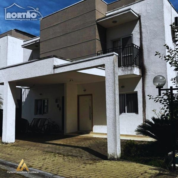 Casa à venda com 4 quartos, 200m² - Foto 1