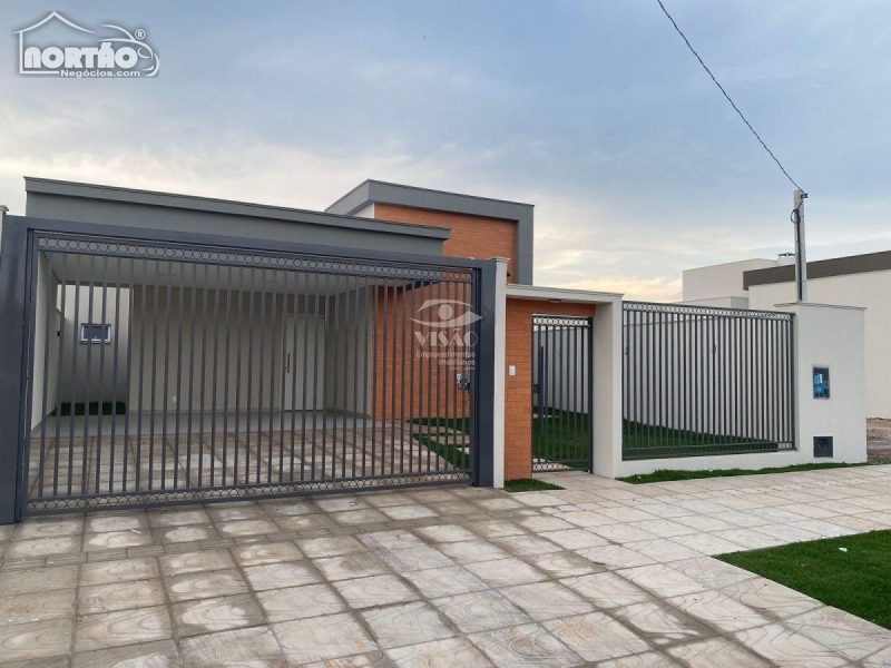 Casa à venda com 3 quartos, 151m² - Foto 1