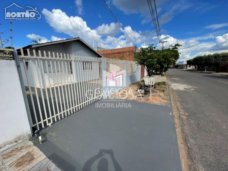 Casa à venda com 3 quartos, 51m² - Foto 2