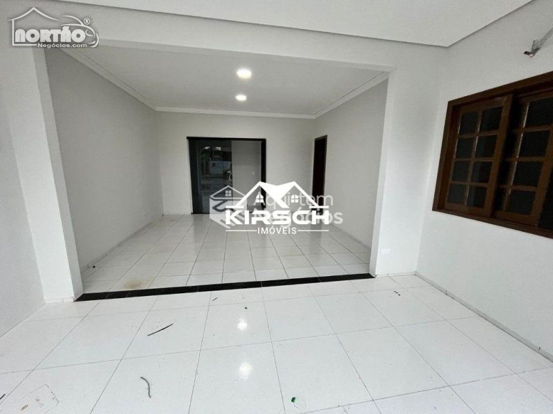 Casa à venda com 4 quartos, 85m² - Foto 2