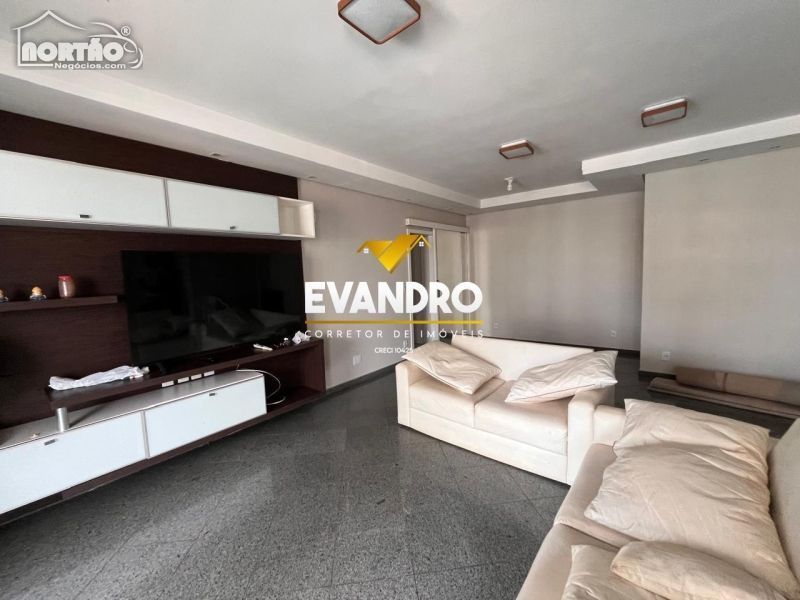 Casa à venda com 4 quartos, 216m² - Foto 3