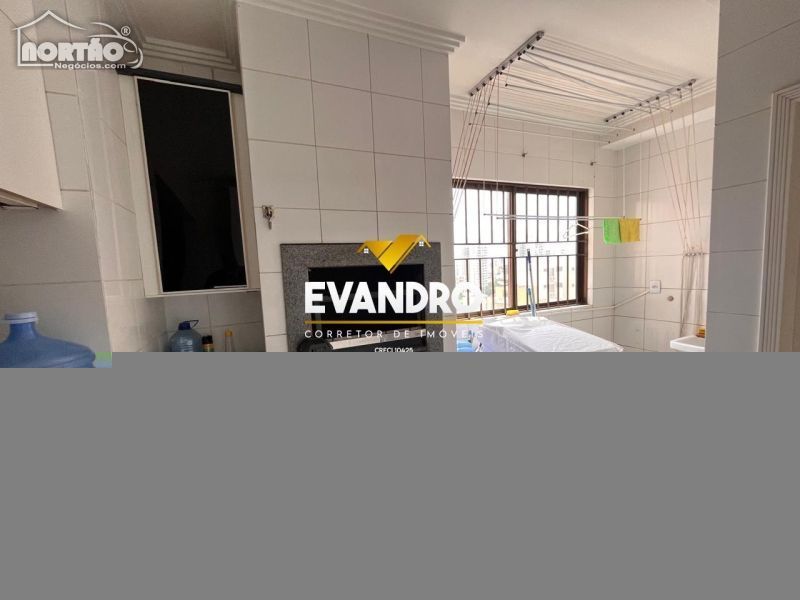 Casa à venda com 4 quartos, 216m² - Foto 4