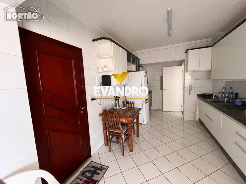 Casa à venda com 4 quartos, 216m² - Foto 6