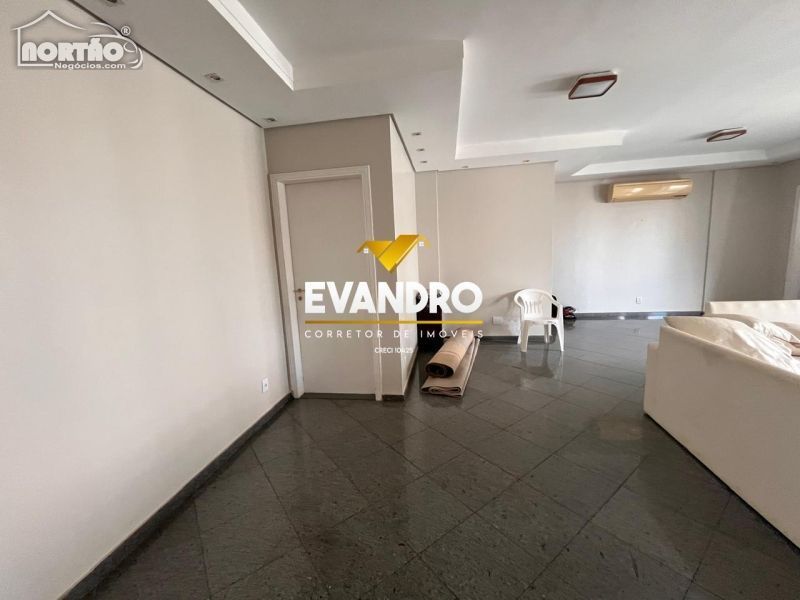 Casa à venda com 4 quartos, 216m² - Foto 8