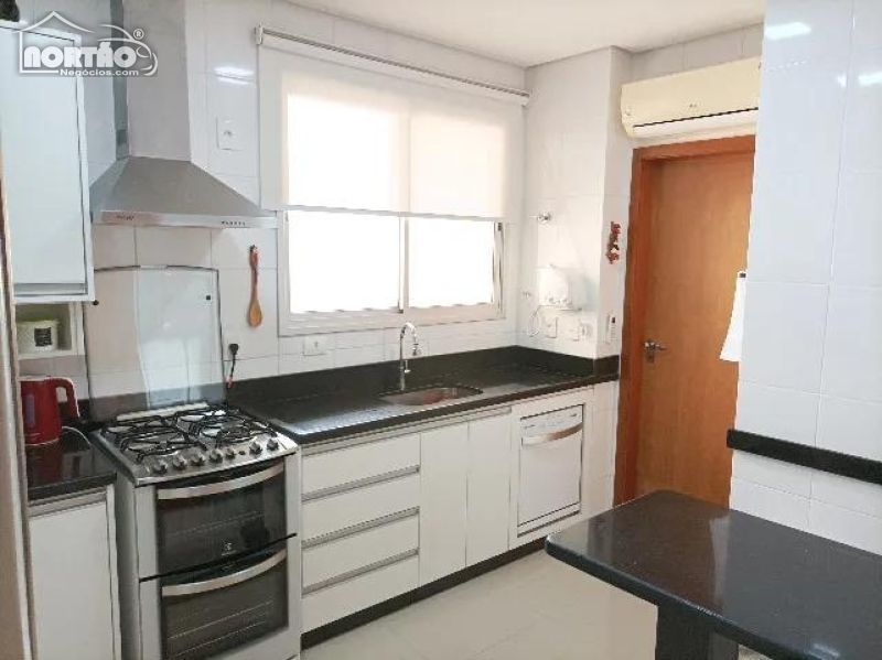 Casa à venda com 3 quartos, 134m² - Foto 4