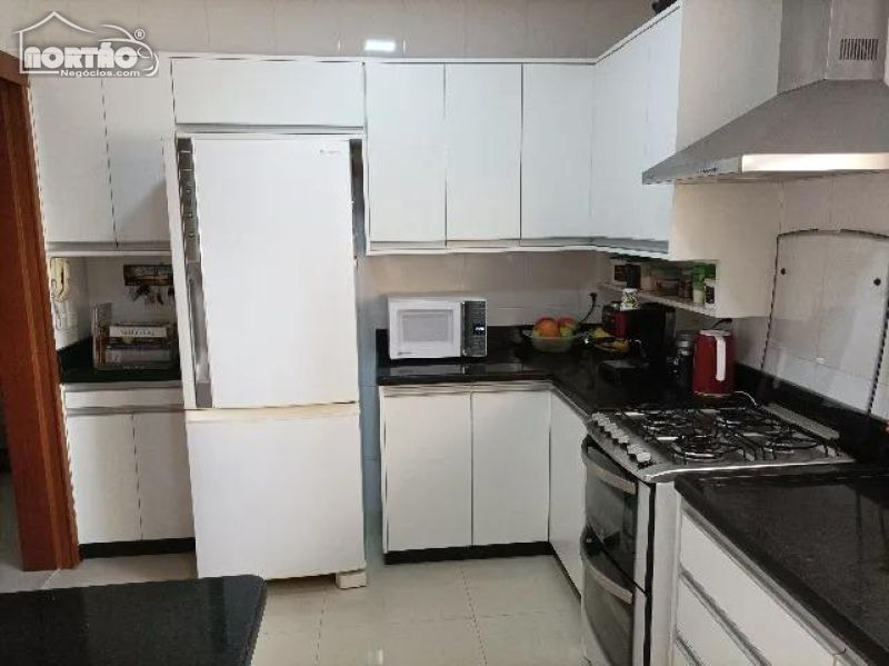 Casa à venda com 3 quartos, 134m² - Foto 5