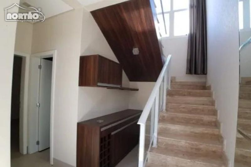 Casa à venda com 4 quartos, 266m² - Foto 4