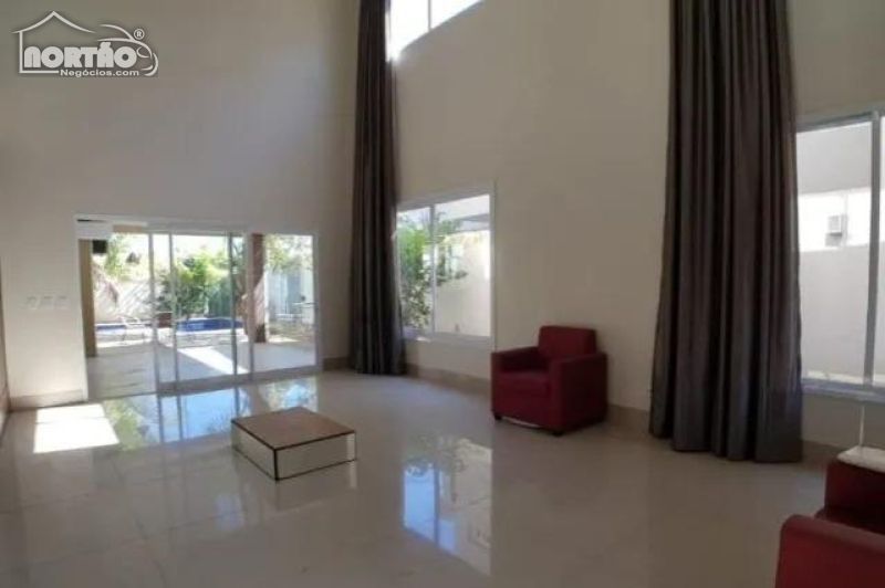 Casa à venda com 4 quartos, 266m² - Foto 7