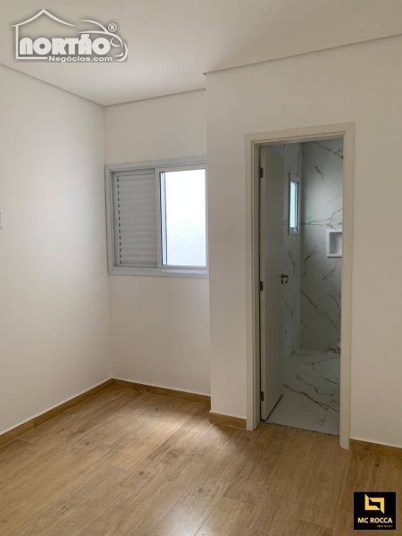 Casa à venda com 2 quartos, 105m² - Foto 9