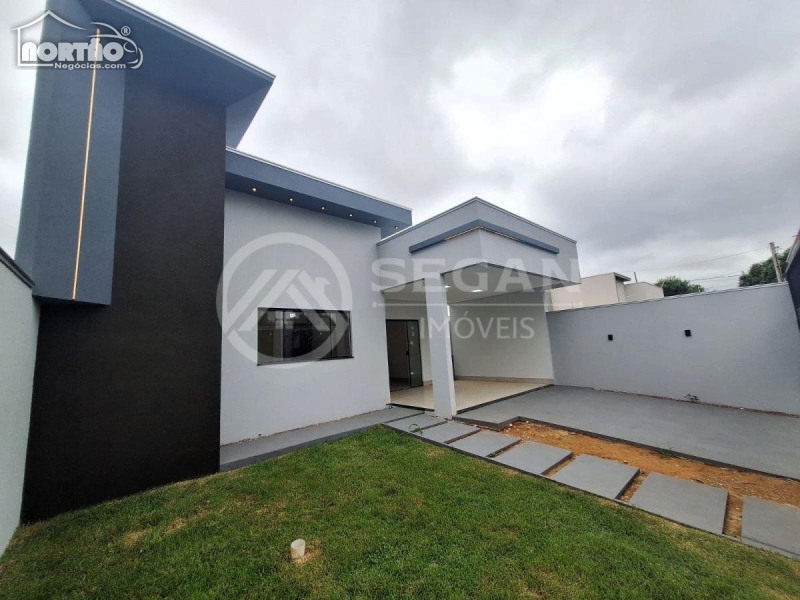 Casa à venda com 2 quartos, 80m² - Foto 2