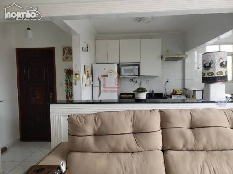 Casa à venda com 2 quartos, 50m² - Foto 1