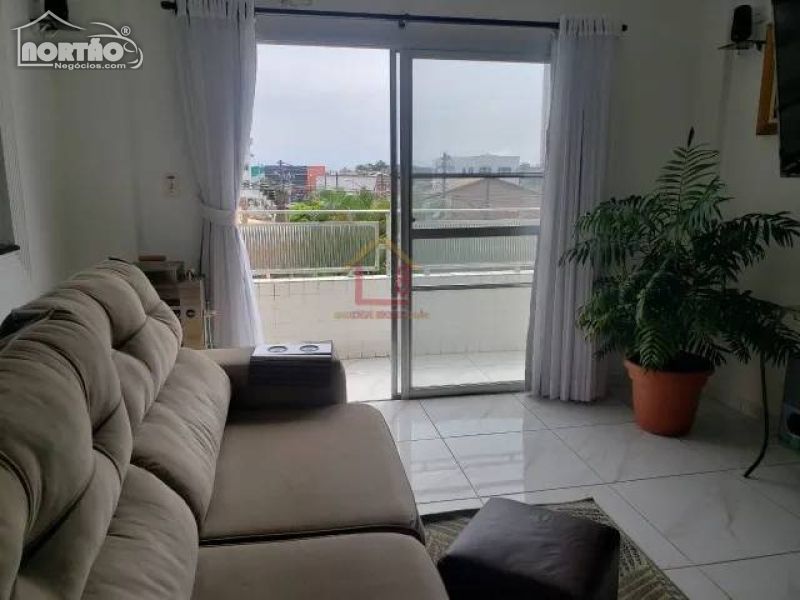 Casa à venda com 2 quartos, 50m² - Foto 2