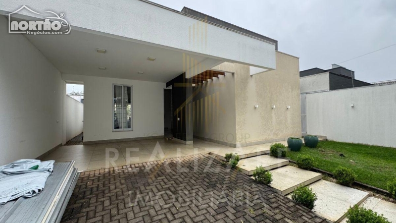 Casa à venda com 4 quartos, 185m² - Foto 1