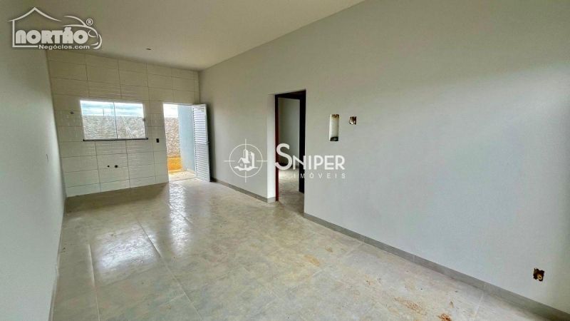 Casa à venda com 3 quartos, 56m² - Foto 4