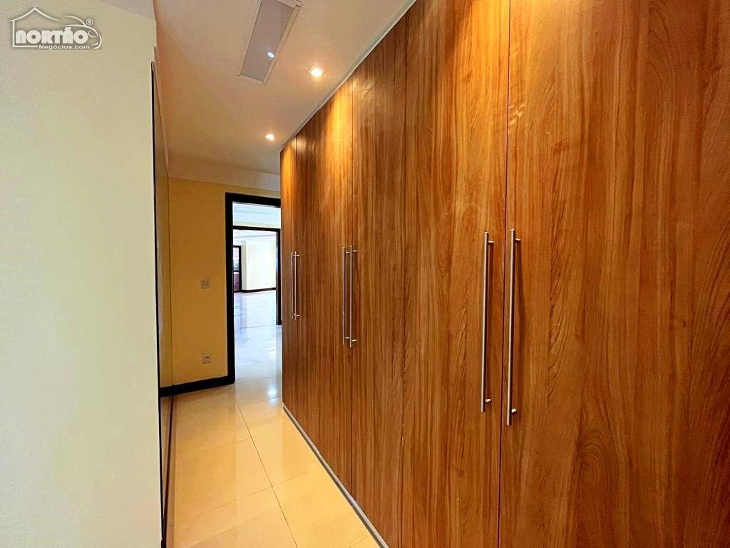 Casa à venda com 6 quartos, 266m² - Foto 25