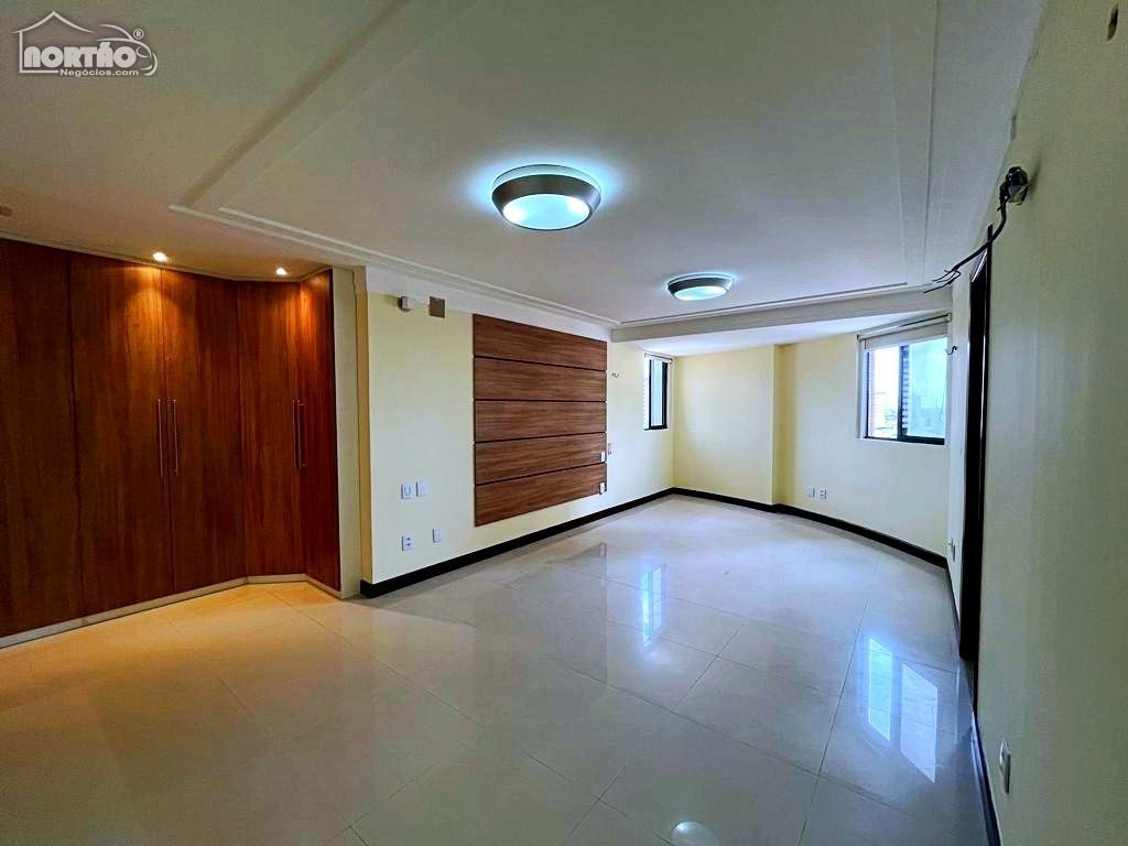 Casa à venda com 6 quartos, 266m² - Foto 26