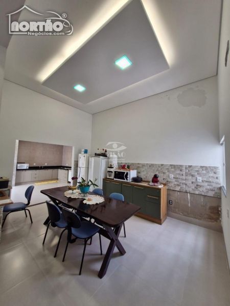 Casa à venda com 3 quartos, 164m² - Foto 4