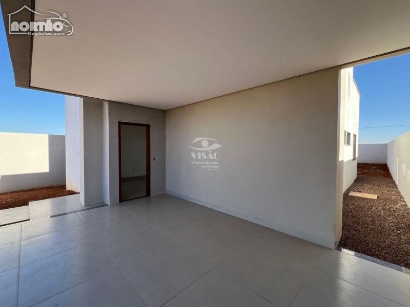 Casa à venda com 2 quartos, 77m² - Foto 2