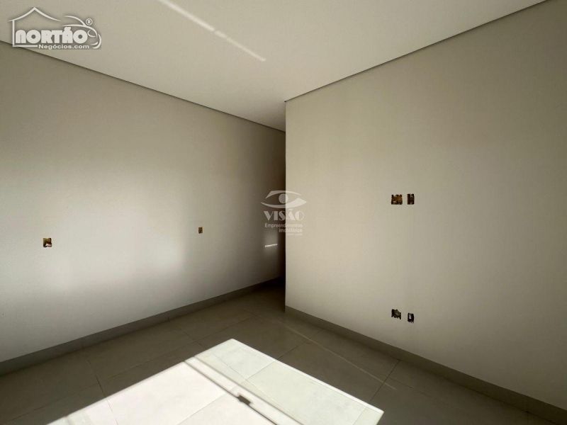 Casa à venda com 2 quartos, 77m² - Foto 4