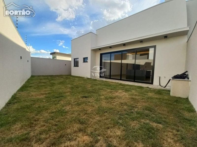 Casa à venda com 2 quartos, 77m² - Foto 10